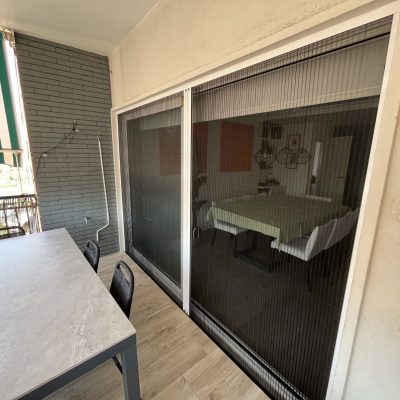 Instalación de toldo en fachada exterior